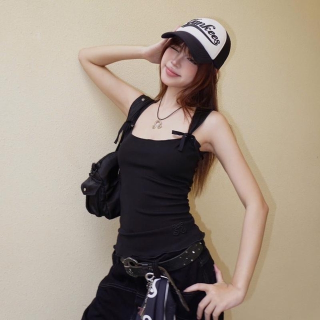 Áo cách điệu cổ thuyền có đính nơ để thay đổi